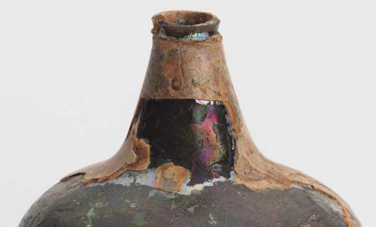 17th century bottle from Stadt Huys Project